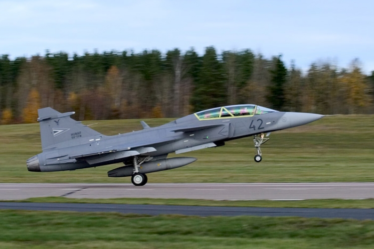 Riasztották a magyar Gripeneket egy utasszállító gép miatt